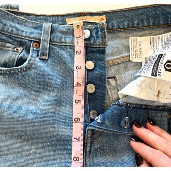 Levi’s Light Wash Wedge Fit Ankle Women’s Button Fly Jeans Size 26 Casual - Picture 9 of 16
